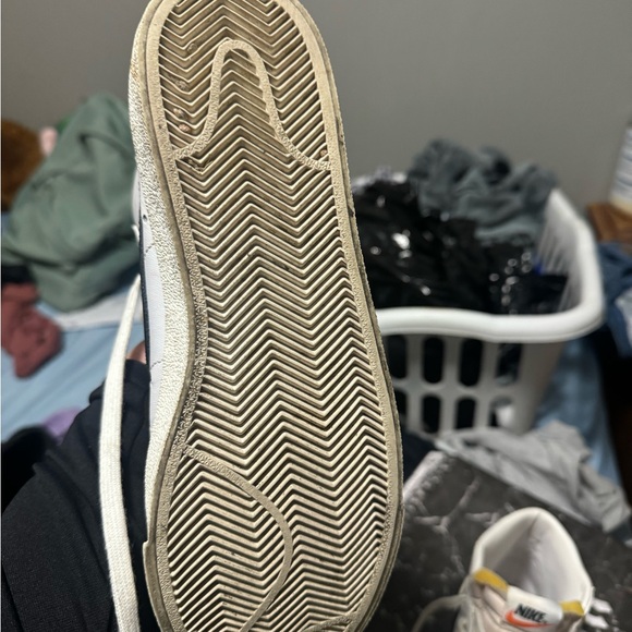 Nike shoes size 8 1/2 - Picture 3 of 8